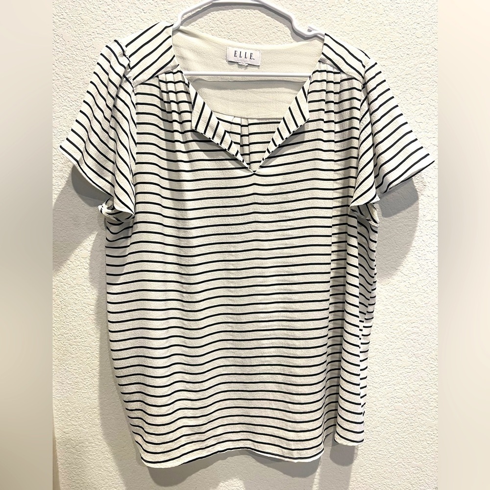 Elle short sleeve black and white striped shirt